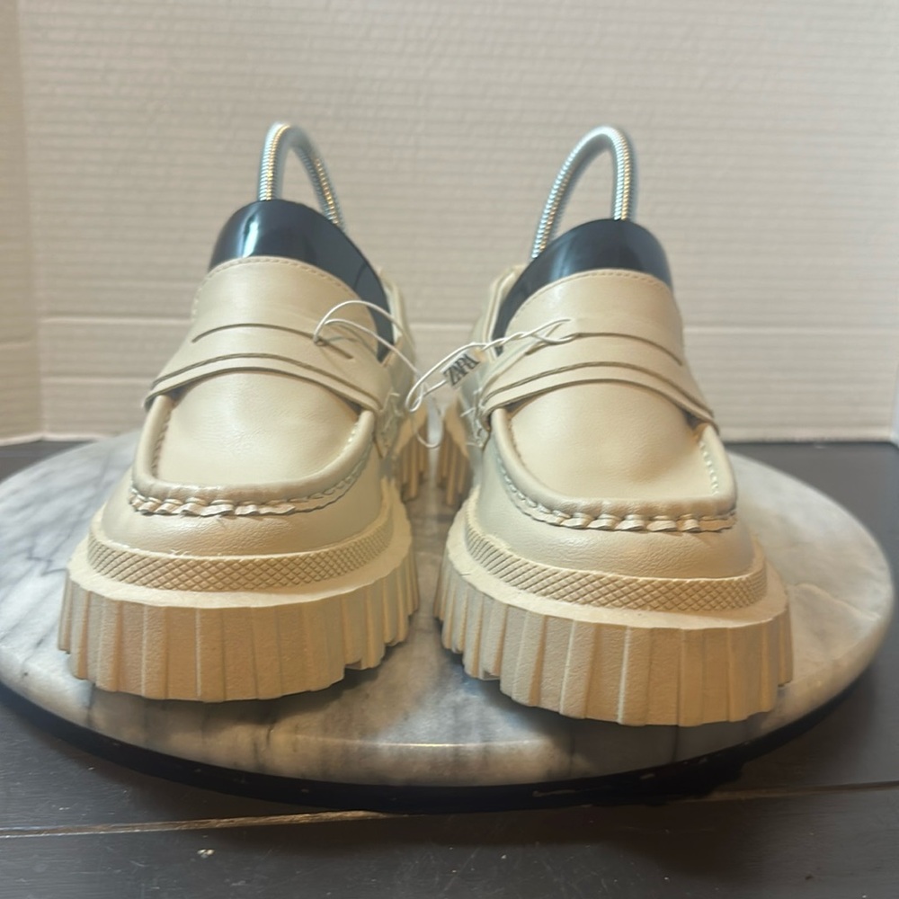 Zara Cream Platform loafer, slip on 3.5 women 5 EU 35